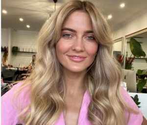 Frizure za sve generacije: U 20-im kratka kosa je pravi izbor, a u 50-im ćete izgledati mlađe ako je ovako stilizujete - content image