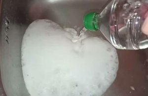 Kako očistiti cijevi iz sudopere na prirodan način | Otpušavanje odvoda jeftino uz samo 2 sastojka Kako očistiti cijevi iz sudopere na prirodan način | Otpušavanje odvoda jeftino uz samo 2 sastojka - featured image