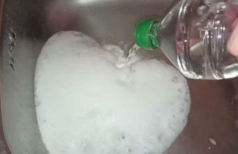 Kako očistiti cijevi iz sudopere na prirodan način | Otpušavanje odvoda jeftino uz samo 2 sastojka Kako očistiti cijevi iz sudopere na prirodan način | Otpušavanje odvoda jeftino uz samo 2 sastojka - featured image