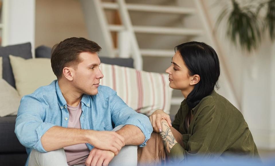 Ako vam partner postavi 5 pitanja, nije vam veran: Terapeuti otkrili kako ispituje teren osoba koja vara - featured image Ako vam partner postavi 5 pitanja, nije vam veran: Terapeuti otkrili kako ispituje teren osoba koja vara - featured image