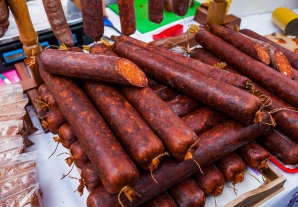 OVIH 5 NAMIRNICA GASTROENTEROLOZI NIKAD NE JEDU: OMILJENA su nam HRANA, ali imaju OGROMNE POSLJEDICE PO ZDRAVLJE - featured image