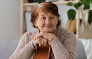 Majka sa klupe u parku – priča o izgubljenoj istini i ljubavi koja ne zna granice