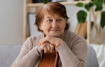 Majka sa klupe u parku – priča o izgubljenoj istini i ljubavi koja ne zna granice