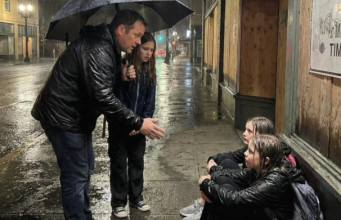 Noć kada su tajne ispivale na kiši: Priča o spasenju, gubitku i porodici ponovo pronađenoj