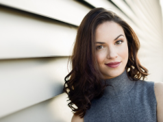 Izbacila me sa 16 da spase novu porodicu – Vratila se kada sam postala uspešna