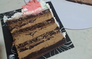 Čokoladna šumska tajna – Torta koja spaja raskoš čokolade i osvježavajuću voćnu notu