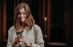 Šta znači ako se osoba hvalisa objavama na društvenim mrežama, prema psihologiji Šta znači ako se osoba hvalisa objavama na društvenim mrežama, prema psihologiji - featured image