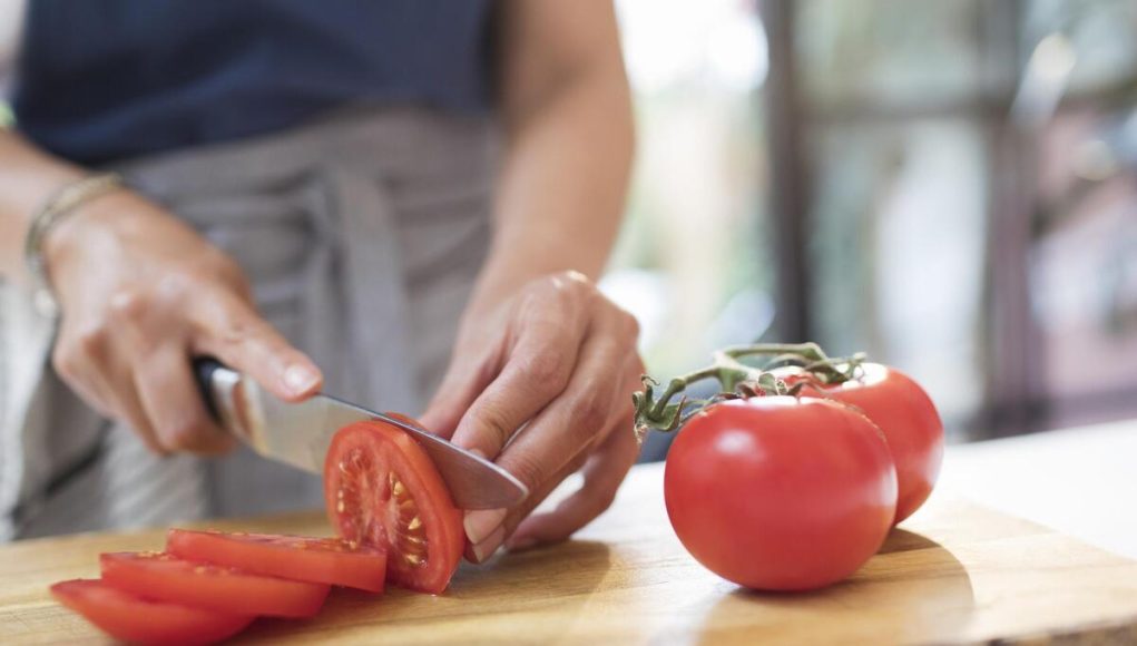 PARADAJZ JE JAKO OPASAN AKO PATITE OD OVIH 6 STANJA! Najbolje da ga IZBEGAVATE ako imate problema sa OVIM ORGANIMA - featured image