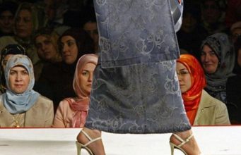 ŠTA NOSE ISLAMSKE ŽENE ISPOD TRADICIONALNE ODEĆE – BURKE: Odgovor je šokirao mnoge ŠTA NOSE ISLAMSKE ŽENE ISPOD TRADICIONALNE ODEĆE – BURKE: Odgovor je šokirao mnoge - featured image