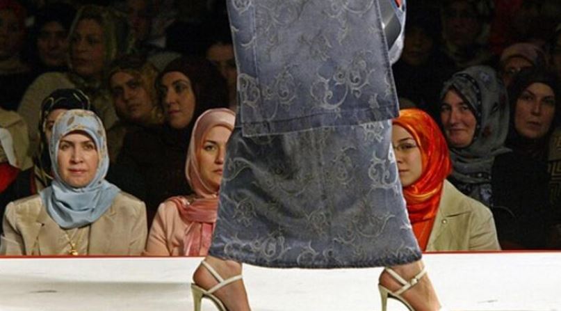 ŠTA NOSE ISLAMSKE ŽENE ISPOD TRADICIONALNE ODEĆE – BURKE: Odgovor je šokirao mnoge - featured image