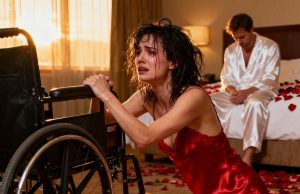 „Maćeha me prisilila da se udam za bogatog, ali invalidnog muškarca – Na našoj prvoj bračnoj noći, podigla sam ga na krevet, pali smo… i otkrila sam šokantnu istinu.“ „Maćeha me prisilila da se udam za bogatog, ali invalidnog muškarca – Na našoj prvoj bračnoj noći, podigla sam ga na krevet, pali smo… i otkrila sam šokantnu istinu.“ - featured image