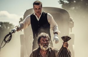 Našao je torbu sa zlatom i trčao za gazdom da mu vrati: Gazda ga je udario bičem misleći da ga napada, a onda je video šta siromah drži u drugoj ruci. Našao je torbu sa zlatom i trčao za gazdom da mu vrati: Gazda ga je udario bičem misleći da ga napada, a onda je video šta siromah drži u drugoj ruci. - featured image