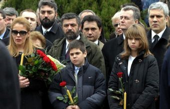 Evo gde su danas i čime se bave deca Zorana Đinđića: Jovana izrasla u lepoticu i sve ostavila bez teksta ovim potezom, a Luka iznenadio ponašanjem Evo gde su danas i čime se bave deca Zorana Đinđića: Jovana izrasla u lepoticu i sve ostavila bez teksta ovim potezom, a Luka iznenadio ponašanjem - featured image