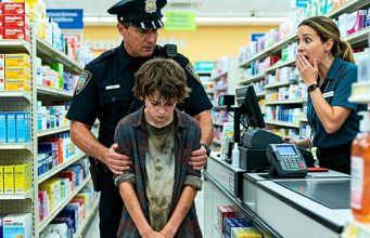 Blagajnica otkriva šokantnu tajnu redovnog mušterije Blagajnica otkriva šokantnu tajnu redovnog mušterije - featured image