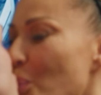 Ceca Ražnatović uhvaćena kako ljubi crnog prezgodnog muškarca: Evo ko je on, svi ga znate Ceca Ražnatović uhvaćena kako ljubi crnog prezgodnog muškarca: Evo ko je on, svi ga znate - featured image