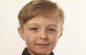 Na ovoj staroj dječjoj fotografiji nalazi se dječak kojeg danas poznaje gotovo svako. Ali tada niko nije mogao ni zamisliti da će za nekoliko godina njegov glas slušati milioni ljudi.