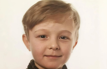 Na ovoj staroj dječjoj fotografiji nalazi se dječak kojeg danas poznaje gotovo svako. Ali tada niko nije mogao ni zamisliti da će za nekoliko godina njegov glas slušati milioni ljudi.