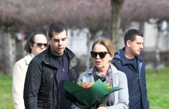 Kad je ubijen Zoran Đinđić, Ružica je imala samo 42. godine: Evo zašto se nikad nije preudala i koje su poslednje reči koje joj je rekao Kad je ubijen Zoran Đinđić, Ružica je imala samo 42. godine: Evo zašto se nikad nije preudala i koje su poslednje reči koje joj je rekao - featured image