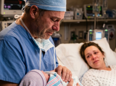 Rodila je dete sama, a doktor je zaplakao čim ga je ugledao