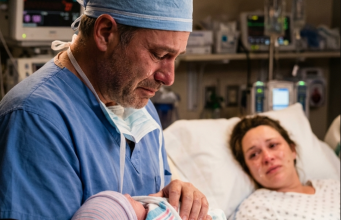 Rodila je dete sama, a doktor je zaplakao čim ga je ugledao