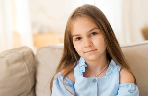 Moja kćerka je kupila patike siromašnom dječaku – sutradan me direktor hitno pozvao u školu