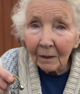 Natjerao me da prodam bakinu kuću, a onda sam na tavanu otkrila istinu koja mi je promijenila život