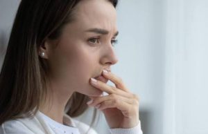 7 znakova da je žena psihički iscrpljena od braka i da se ništa neće promijeniti 7 znakova da je žena psihički iscrpljena od braka i da se ništa neće promijeniti - featured image