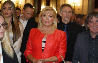 Suzana Mančić ljubi uglednog Grka već 25 godina: A iznenadiće vas kakvu titulu ima, čime se bavi i koliko zarađuje godišnje Suzana Mančić ljubi uglednog Grka već 25 godina: A iznenadiće vas kakvu titulu ima, čime se bavi i koliko zarađuje godišnje - featured image