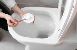 Ubacite kesicu ovog začina u WC-šolju: Preko noći otapa naslage i prljavštinu Ubacite kesicu ovog začina u WC-šolju: Preko noći otapa naslage i prljavštinu - featured image