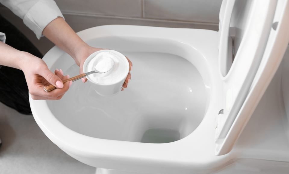 Ubacite kesicu ovog začina u WC-šolju: Preko noći otapa naslage i prljavštinu - featured image