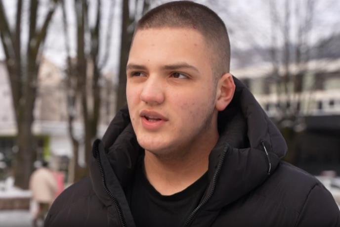 EMIR (17) NAŠAO NOVČANIK PUN PARA Odlučio da vrati, a ubrzo je usledio poziv: Rekli su mu samo JEDNU STVAR! Sve se odigralo u par sati (FOTO) - featured image