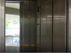 ZAŠTO SVAKI LIFT IMA OGLEDALO? Majstor objasnio: Pre nego što pogledate koliko ste lepi, obratite pažnju na ovo ZAŠTO SVAKI LIFT IMA OGLEDALO? Majstor objasnio: Pre nego što pogledate koliko ste lepi, obratite pažnju na ovo - featured image