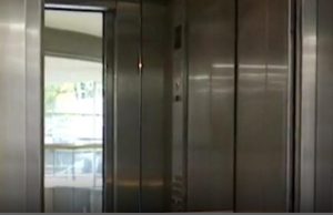 ZAŠTO SVAKI LIFT IMA OGLEDALO? Majstor objasnio: Pre nego što pogledate koliko ste lepi, obratite pažnju na ovo ZAŠTO SVAKI LIFT IMA OGLEDALO? Majstor objasnio: Pre nego što pogledate koliko ste lepi, obratite pažnju na ovo - featured image