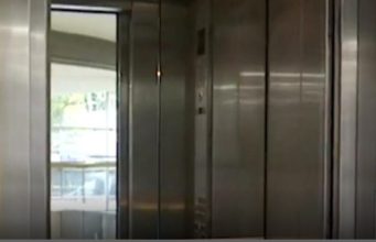 ZAŠTO SVAKI LIFT IMA OGLEDALO? Majstor objasnio: Pre nego što pogledate koliko ste lepi, obratite pažnju na ovo ZAŠTO SVAKI LIFT IMA OGLEDALO? Majstor objasnio: Pre nego što pogledate koliko ste lepi, obratite pažnju na ovo - featured image