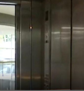 ZAŠTO SVAKI LIFT IMA OGLEDALO? Majstor objasnio: Pre nego što pogledate koliko ste lepi, obratite pažnju na ovo ZAŠTO SVAKI LIFT IMA OGLEDALO? Majstor objasnio: Pre nego što pogledate koliko ste lepi, obratite pažnju na ovo - featured image