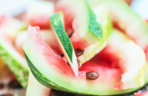 Više ni u ludilu nećete baciti koru lubenice! Šokiraće vas koji specijalitet se pravi od nje – hladi kao krastavac Više ni u ludilu nećete baciti koru lubenice! Šokiraće vas koji specijalitet se pravi od nje – hladi kao krastavac - featured image