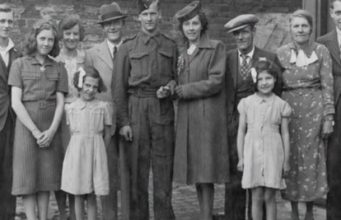 Slika sa srpske svadbe stara 100 godina otkriva istinu od koje nas hvata mučnina: Vidite li vi jeziv detalj? (FOTO) Slika sa srpske svadbe stara 100 godina otkriva istinu od koje nas hvata mučnina: Vidite li vi jeziv detalj? (FOTO) - featured image