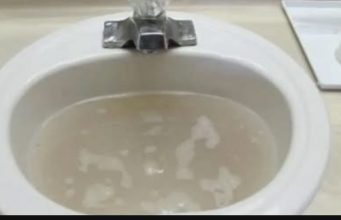 Ja sam VODOINSTALATER sa 50 godina iskustva i ovo je NAJBOLJI TRIK ZA OTPUŠAVANJE SUDOPERE Ja sam VODOINSTALATER sa 50 godina iskustva i ovo je NAJBOLJI TRIK ZA OTPUŠAVANJE SUDOPERE - featured image