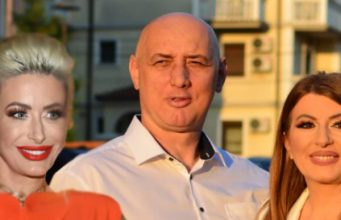 Puče tikva, razvod! Mislila je da ima sretan brak i vjernog muža dok nije pogledala u njegov telefon: Poziv koji je usred noći dobio Taške, Viki je potpuno zbunio Puče tikva, razvod! Mislila je da ima sretan brak i vjernog muža dok nije pogledala u njegov telefon: Poziv koji je usred noći dobio Taške, Viki je potpuno zbunio - featured image