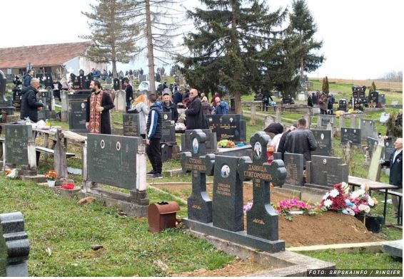 Pokojnika u Rogoznici spustili na zemlju, kada su svi očekivali popov glas, začulo se nešto jezivo: Svi su gutali suze i knedle u grlu - featured image