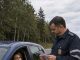 Saobraćajni policajac namjerno je mladoj ženi pocijepao vozačku dozvolu u pokušaju da je ponizi. Ali upravo u tom trenutku žena je mirno otvorila pretinac za rukavice, izvadila nešto drugo, a samo nekoliko sekundi kasnije policajac je stajao potpuno šokiran 😱 Saobraćajni policajac namjerno je mladoj ženi pocijepao vozačku dozvolu u pokušaju da je ponizi. Ali upravo u tom trenutku žena je mirno otvorila pretinac za rukavice, izvadila nešto drugo, a samo nekoliko sekundi kasnije policajac je stajao potpuno šokiran 😱 - featured image