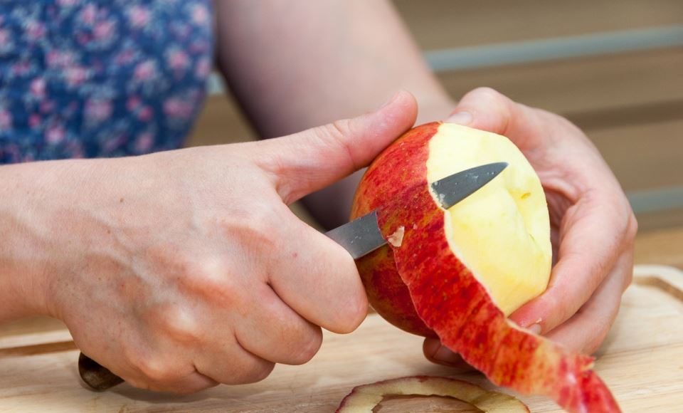 Ljudi koji imaju ove tegobe mogu da zaborave na jabuke: Mnogima omiljena voćka puna je skrivenih opasnosti - featured image