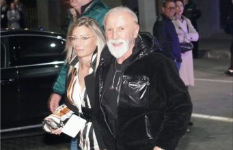 Nikad nećete pročitati da moj sin vozi “lambordžinija”: Dino Merlin ne zna šta će sa parama, a decu skromno vaspitao, mnogi se začude kad čuju čime se bave Nikad nećete pročitati da moj sin vozi “lambordžinija”: Dino Merlin ne zna šta će sa parama, a decu skromno vaspitao, mnogi se začude kad čuju čime se bave - featured image