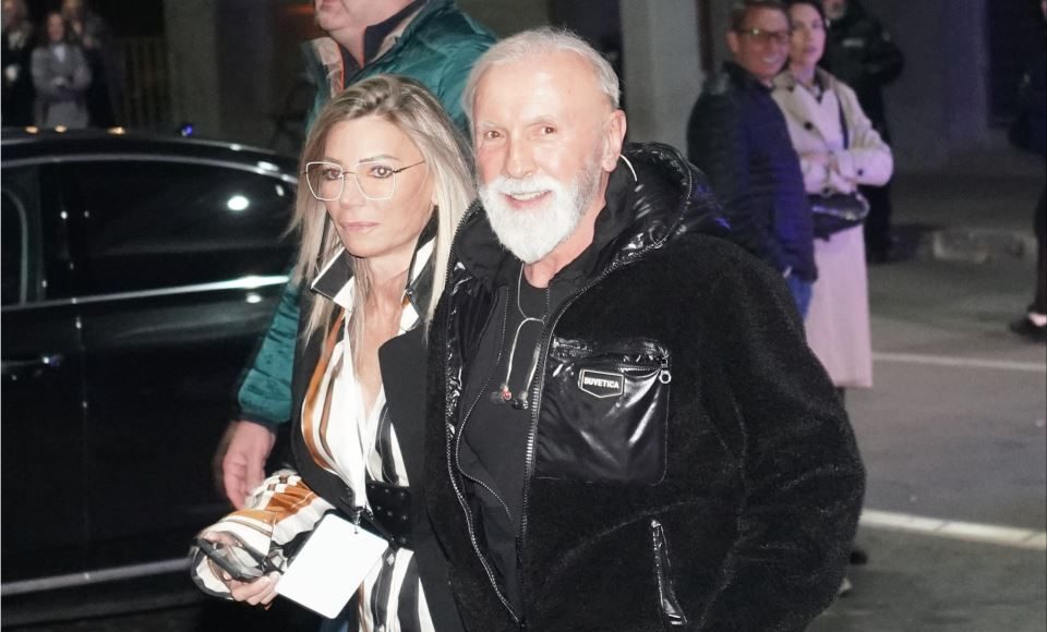 Nikad nećete pročitati da moj sin vozi “lambordžinija”: Dino Merlin ne zna šta će sa parama, a decu skromno vaspitao, mnogi se začude kad čuju čime se bave - featured image Nikad nećete pročitati da moj sin vozi “lambordžinija”: Dino Merlin ne zna šta će sa parama, a decu skromno vaspitao, mnogi se začude kad čuju čime se bave - featured image