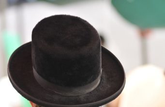 Na pitanje „Kako si?“ nikada ne odgovaraj „dobro“, već sledećom rečenicom: Jevrejska mudrost koja će vam sačuvati mir i sreću Na pitanje „Kako si?“ nikada ne odgovaraj „dobro“, već sledećom rečenicom: Jevrejska mudrost koja će vam sačuvati mir i sreću - featured image