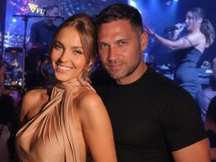 ČUVALA JE LIJEPE VIJESTI, U STROGOJ TAJNOSTI sad je stomak odao: Džejla Ramović prima čestitke, dolazi nam djevojcica…PORUKA MLAĐE KĆERKE SLOMILA DUŠKA TOŠIĆA: PIjunula na oca (video) ČUVALA JE LIJEPE VIJESTI, U STROGOJ TAJNOSTI sad je stomak odao: Džejla Ramović prima čestitke, dolazi nam djevojcica…PORUKA MLAĐE KĆERKE SLOMILA DUŠKA TOŠIĆA: PIjunula na oca (video) - featured image