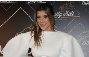 UDAJE SE JOVANA PAJIĆ-OVAJ POZNATI PJEVAČ joj vratio osmijeh na lice….NAKON ŠTO JE ŠAOPŠTILA vijest MARIJI ona je istjerala iz kuće….POGELDAJTE taj haos DA LI JE OVO NORMALNO(VIDEO) UDAJE SE JOVANA PAJIĆ-OVAJ POZNATI PJEVAČ joj vratio osmijeh na lice….NAKON ŠTO JE ŠAOPŠTILA vijest MARIJI ona je istjerala iz kuće….POGELDAJTE taj haos DA LI JE OVO NORMALNO(VIDEO) - featured image