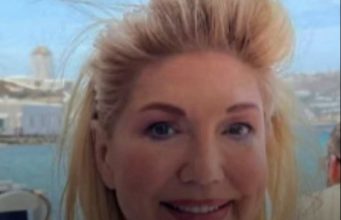 Suzana Mančić se skinula u sedmoj deceniji! TIJELO BEZ FILTERA I UREĐIVANJA! “Sve staro, visi, kako je nije stid unučadi i djece… Suzana Mančić se skinula u sedmoj deceniji! TIJELO BEZ FILTERA I UREĐIVANJA! “Sve staro, visi, kako je nije stid unučadi i djece… - featured image