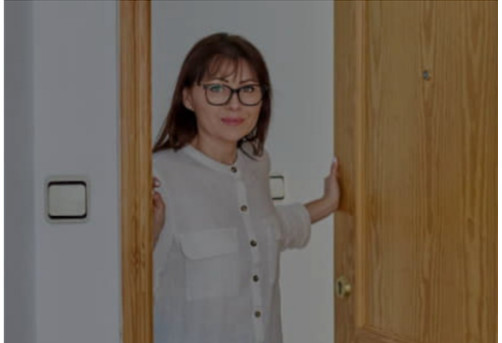 Nikada ne pozivaju goste u kuću? Psiholozi kažu da to govori OVO o njihovoj ličnosti - featured image