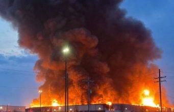 Veliki požar kod Vlasotinca zahvatio borovu šumu: Meštani prijavljivali ugrožene kuće, gašenje otežavao nepristupačan teren Veliki požar kod Vlasotinca zahvatio borovu šumu: Meštani prijavljivali ugrožene kuće, gašenje otežavao nepristupačan teren - featured image